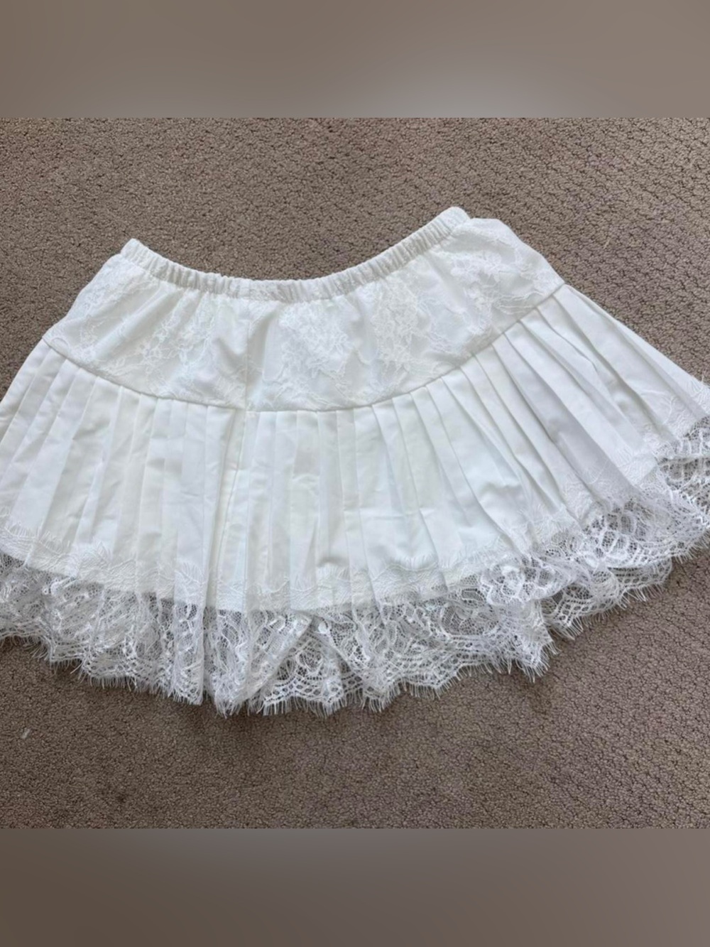 White Lace Trim Pleated Mini Skirt